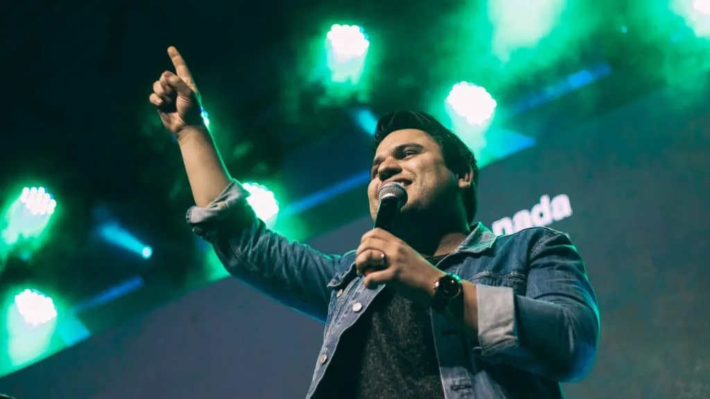 What Kind of Wireless Microphone is Best for Karaoke?