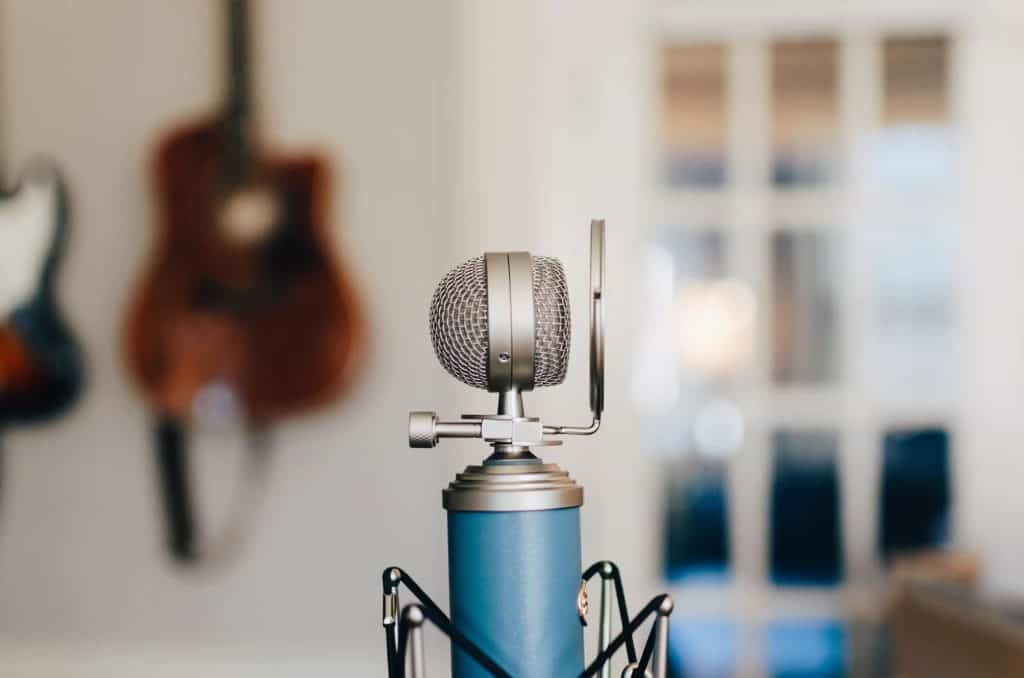 How to Overcome Room Acoustics with Mic Placement